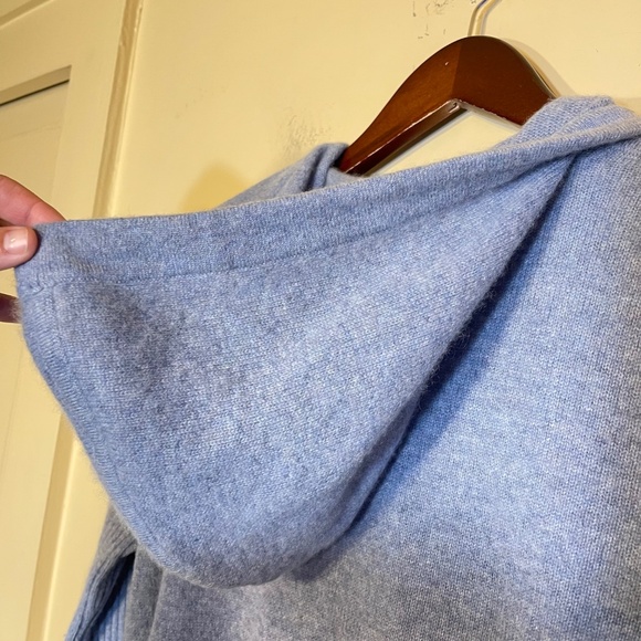 Cashmere cozy V-Neck Gray Sweater - Picture 6 of 8